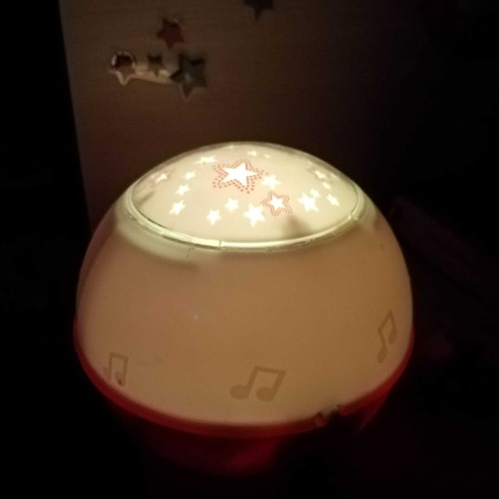 Bola chicco projector de luz e som para bebe
