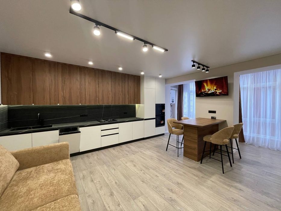 Продаж 1-кімнатної квартири з ремонтом. Центр. Постанови.