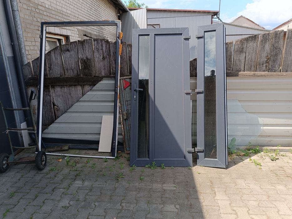 Drzwi PVC z dostawką