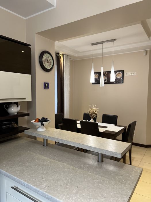 Продаж чудового будинку біля лісу