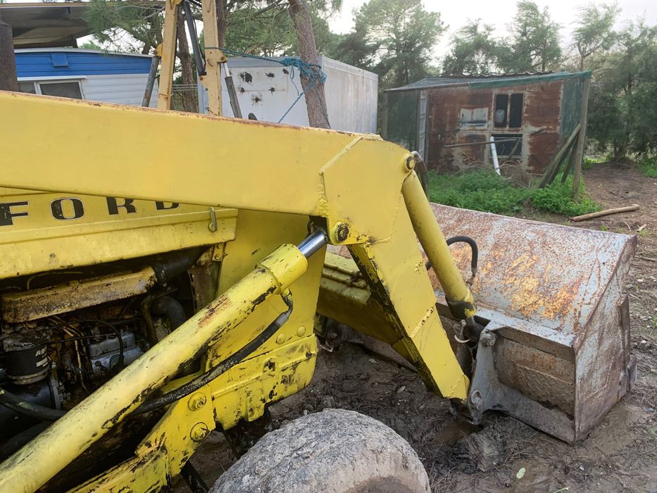 Pa carregadora Ford Mafra