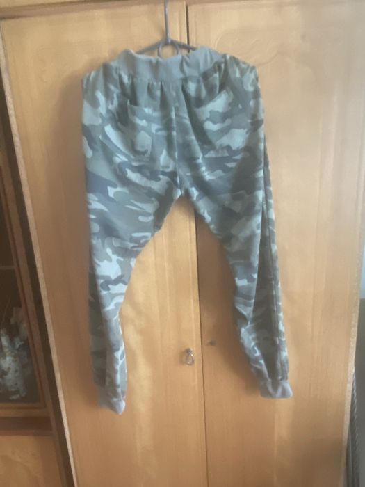 Спортивні прості бавовняні , кольору хакіштан на хлопчика 12-14 років