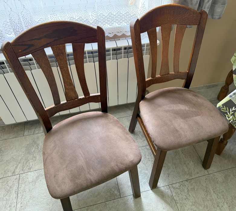 Stół drewniany i 4 solidne krzesła