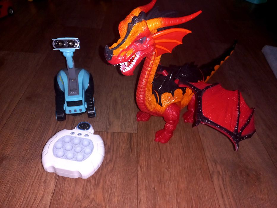 Іграшки різні+дракон одним лотом