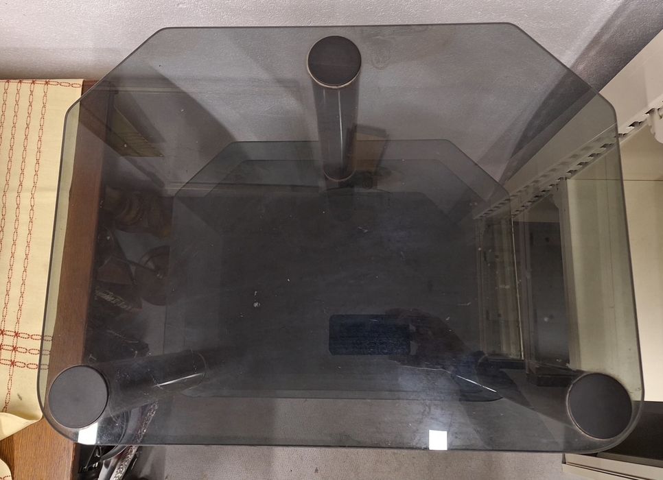 Szklany stolik RTV wysoki