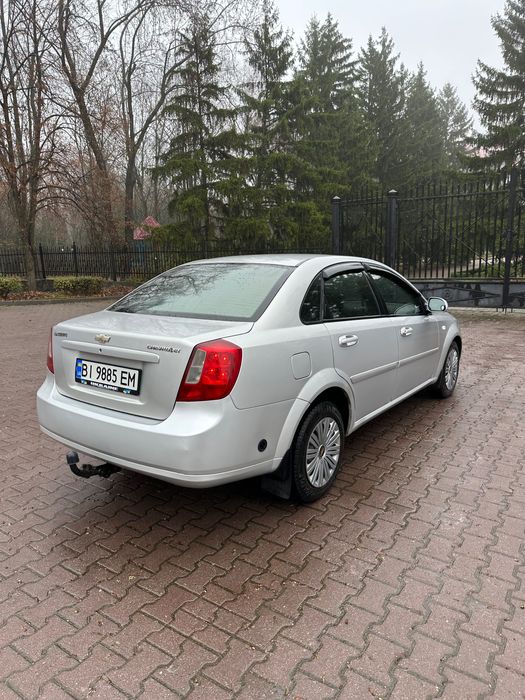 Продам шивроле лачеті 1.8