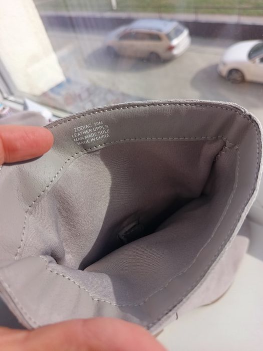 Стильні сірі замшеві чоботи