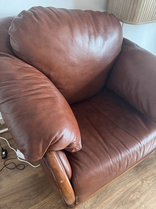 Poltrona Couro Marrom ( 2 unidades 60€ cada)