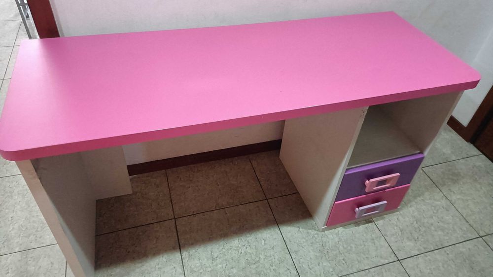 Secretaria de menina