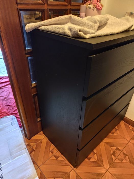 Cómoda Malm Ikea preta