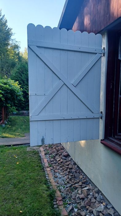 Okiennica zewnętrzna drewniana