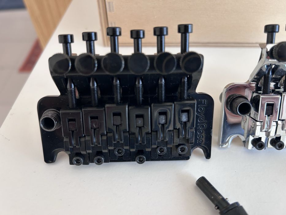 Floyd Rose 1000 - Preto e Prateado