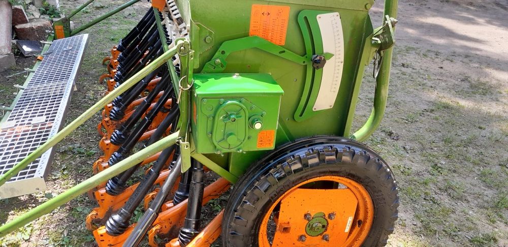 Siewnik Amazone D8 szer 3m