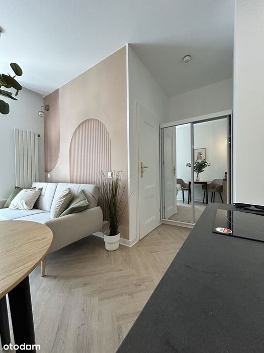 Piękne 2 pokoje, CO, balkon, 1 piętro, rewitalizowana kamienica
