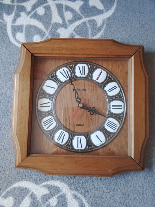 Zegar ścienny w drewnie