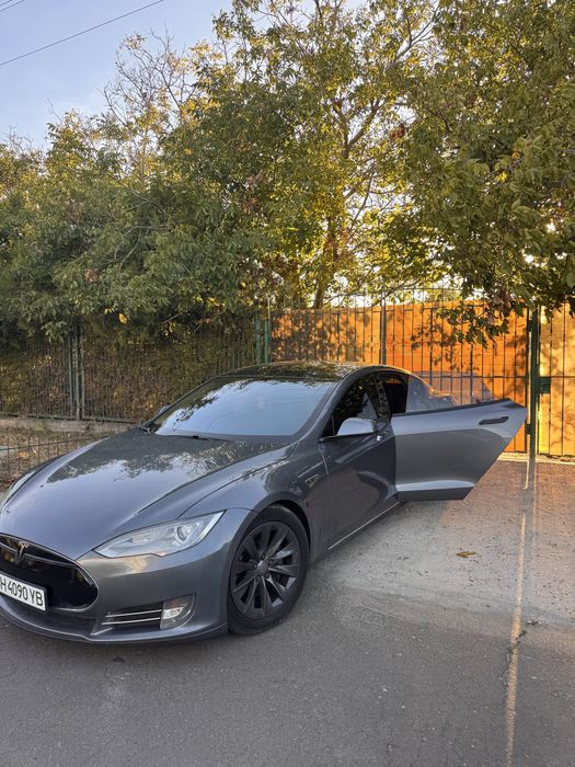 Tesla Model S P85