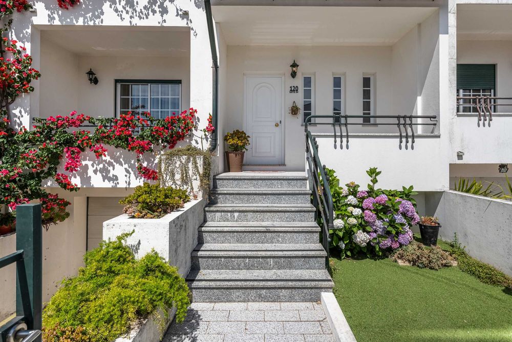 Moradia T3 com Jardim Privado e Garagem para 5 Carros em Esposende
