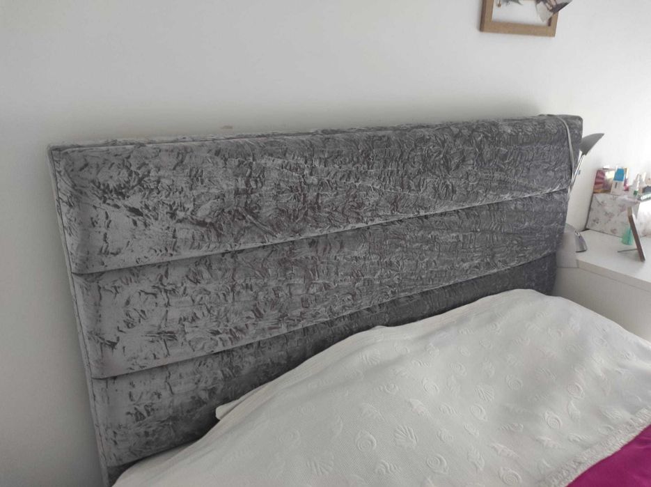 Cabeceira de cama em veludo cinzento
