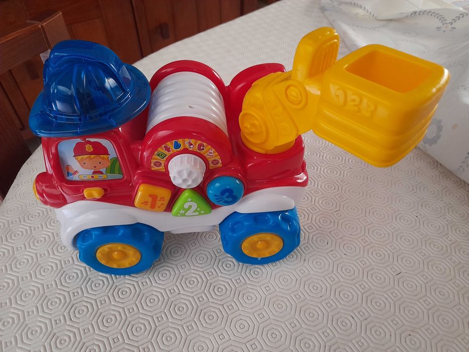 Camião dos bombeiros interativo de bebé clementoni