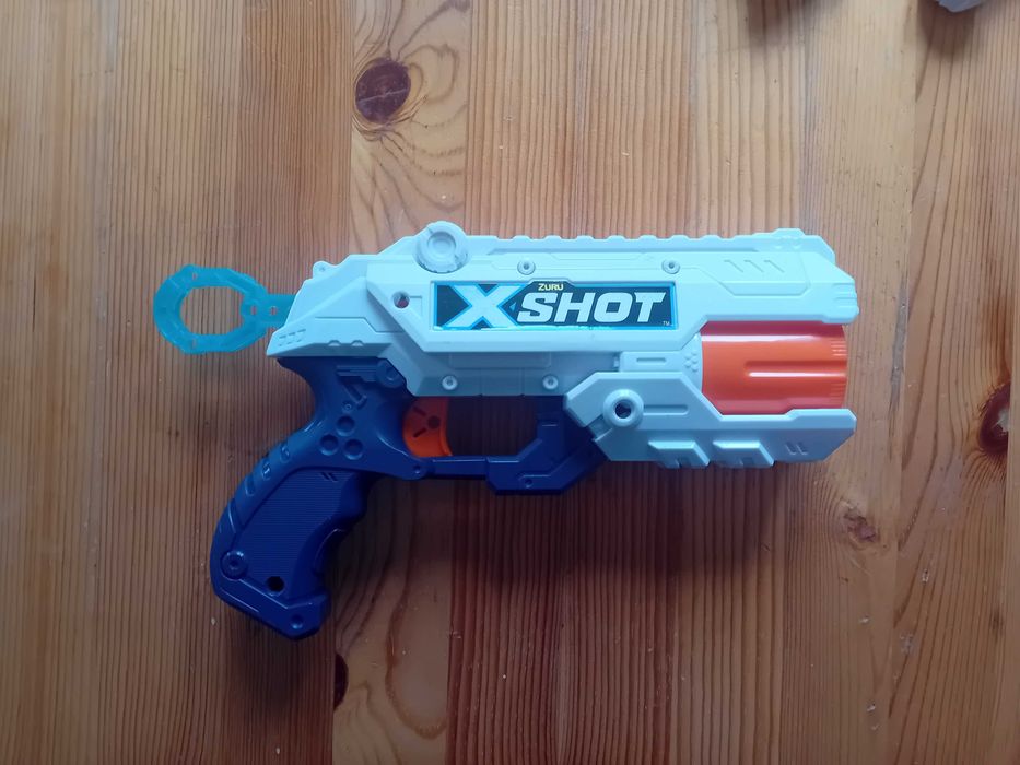 3 pistolety Nerf. 6 naboi. Zestaw wojskowy.