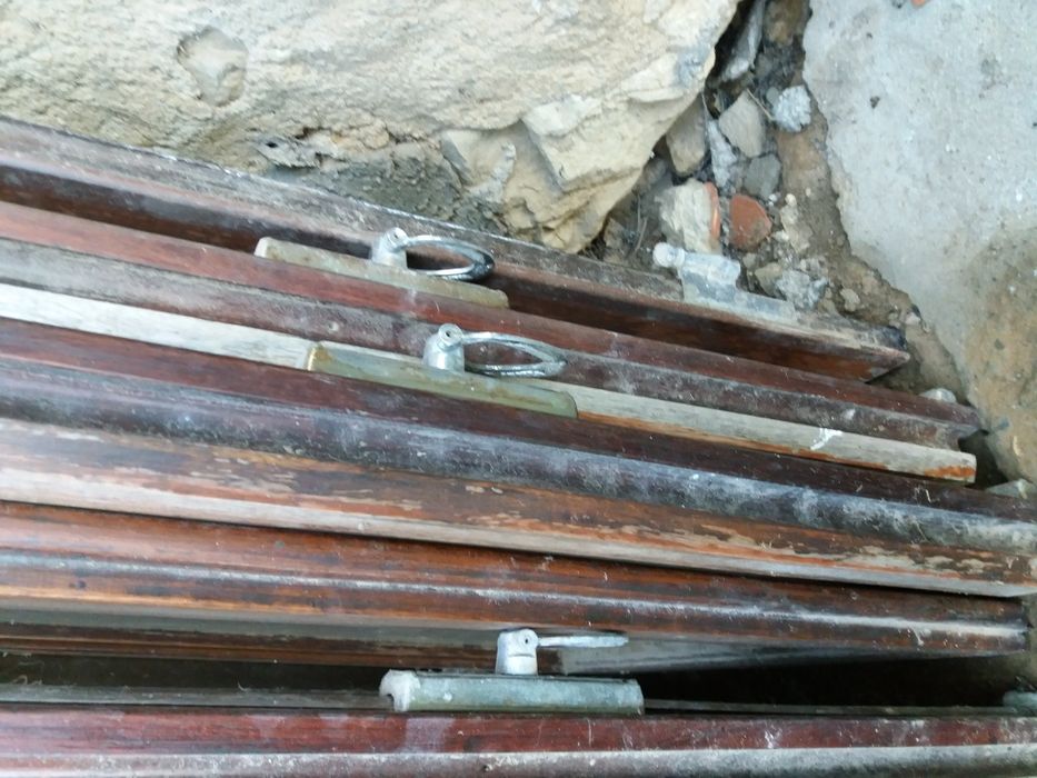 janelas madeira                     .