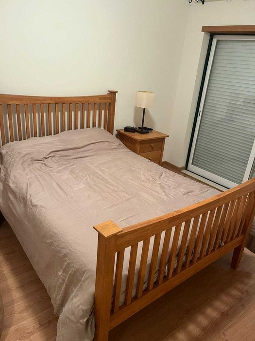 Cama de casal em Madeira maciça