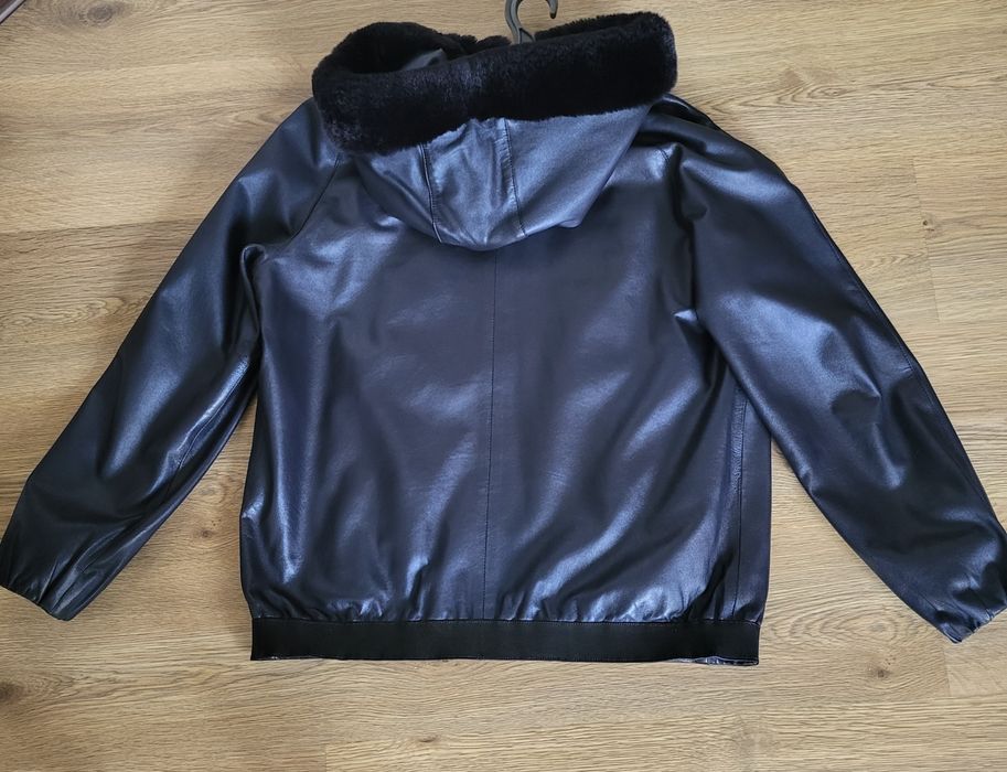 Продам стильну жіночу шкіряну куртку-бомбер  розмірL-XL-XXL