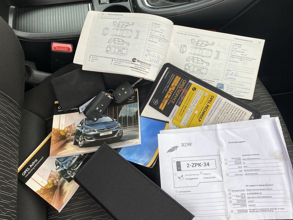 Opel Astra Benzyna sedan lift