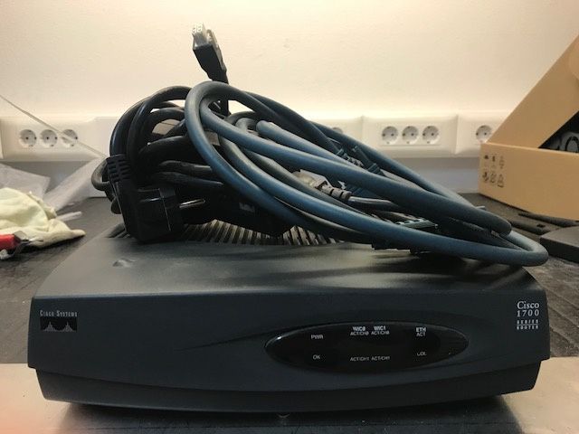 Cisco 1700 Router64284547228161121