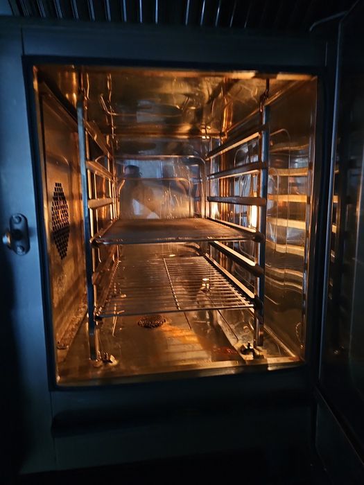 Piec konwekcyjno‑parowy