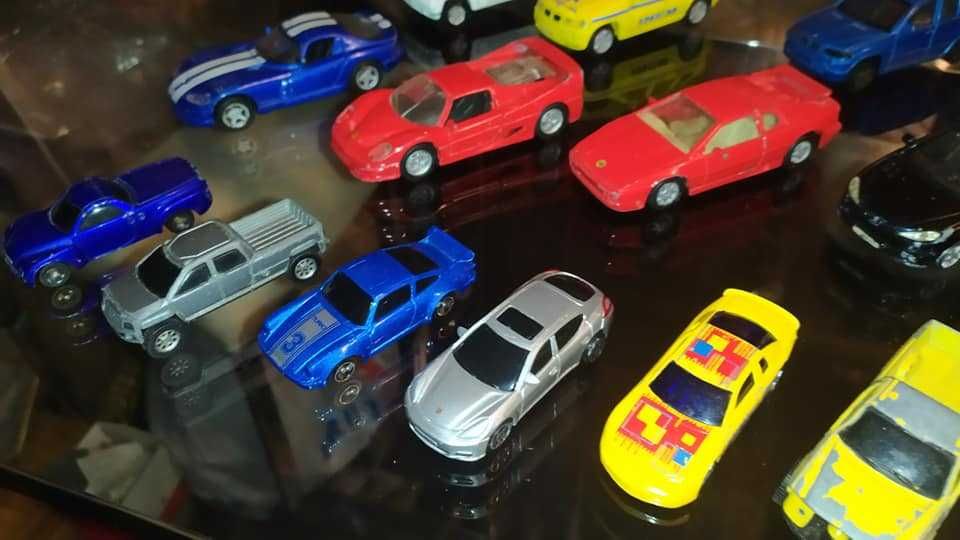 18 carros miniaturas Maisto várias escalas desde 3€ cada