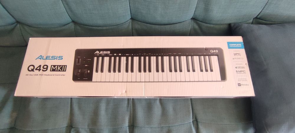 Teclado controlador  midi q49 mk2  Alesis ( desocupando espaço )