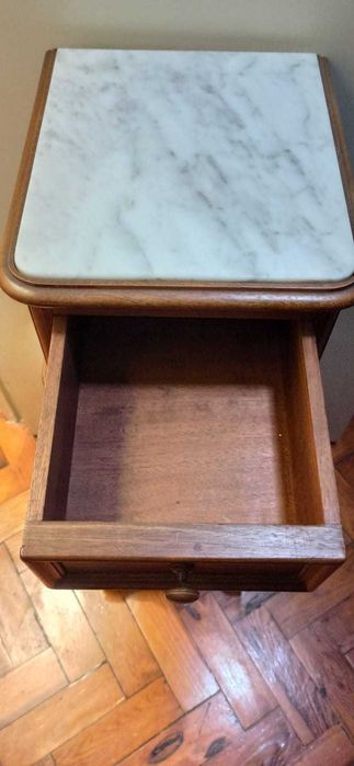 Mesa de canto antiga