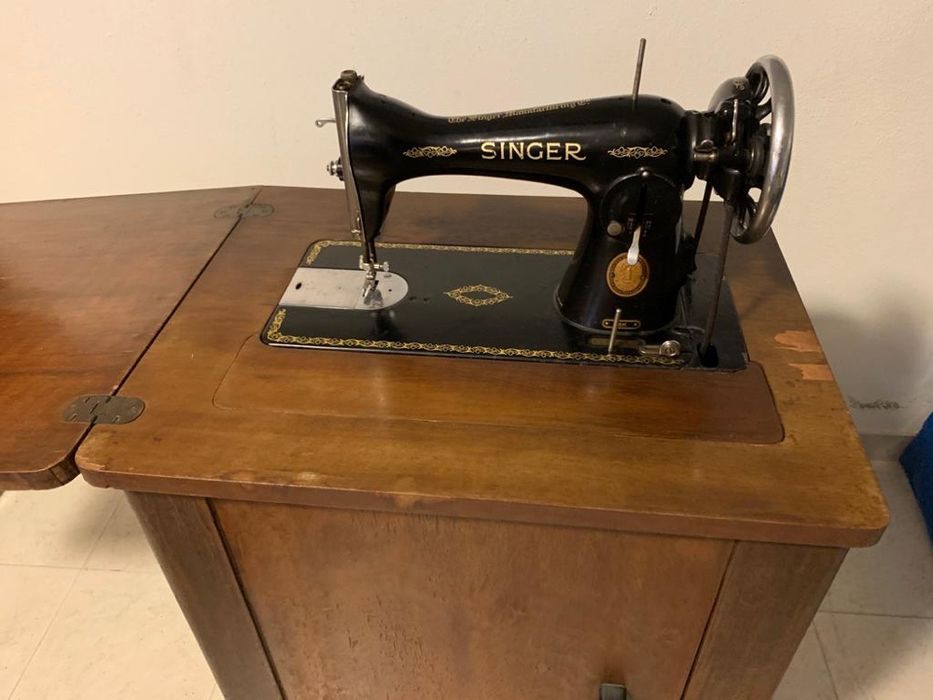 Maquina de costura Singer antiga