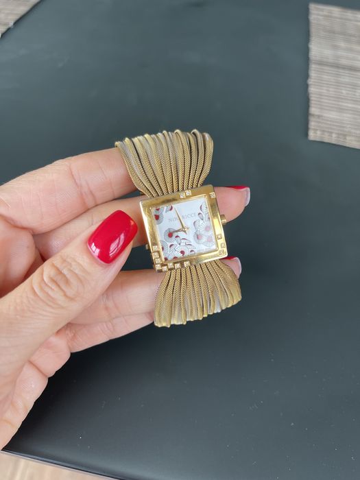 Часы nina ricci оригинал, позолота, 14 бриллиантов