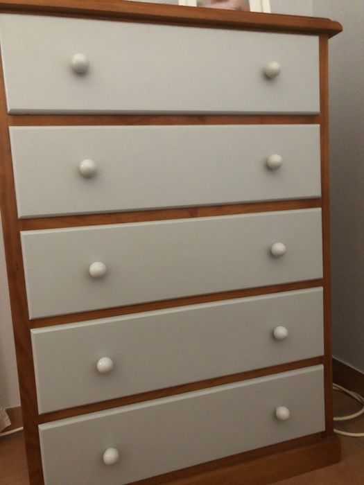 Cómoda em madeira de pinho