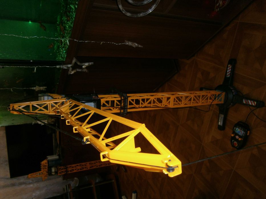 Игрушка подъемный кран детский