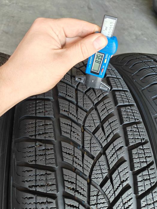 R17 225 60 зимові шини Goodyear Ultra Grip Ice SUV чудовий стан агресивні арктичні