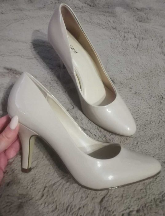 Buty szpilki nowe beżowe