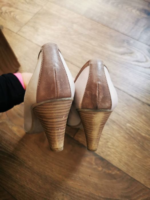 Buty skórzane na obcasie