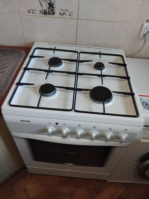Продам газову плиту з електричною духовою шафою.