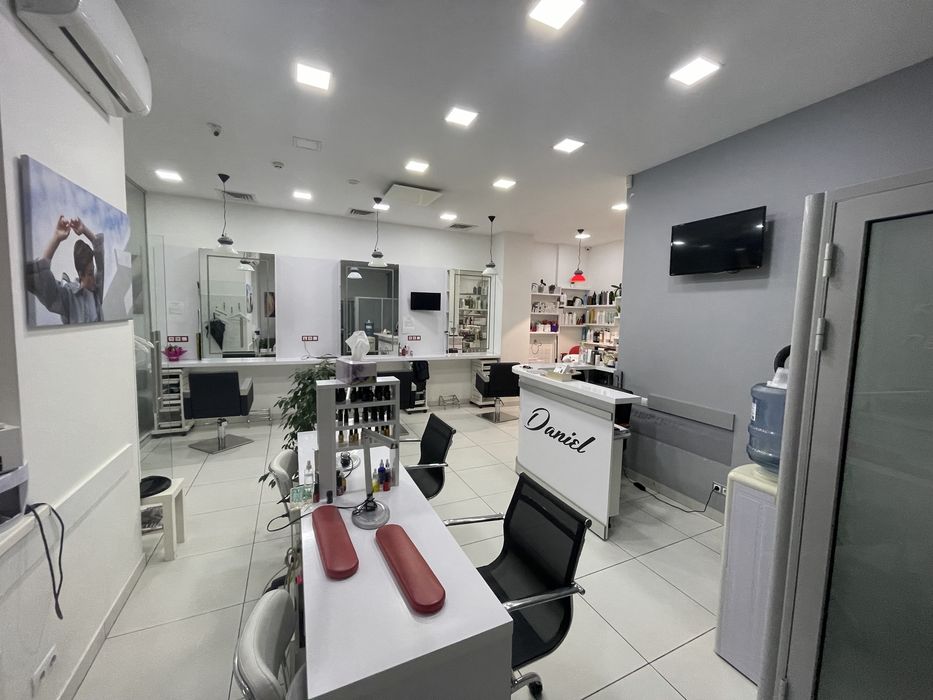 Продам меблі для салону краси, крісла перукаря, мийка, шкаф, педікюр