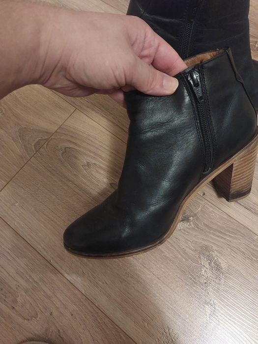 Botki czarne skórzane r. 38 Reserved