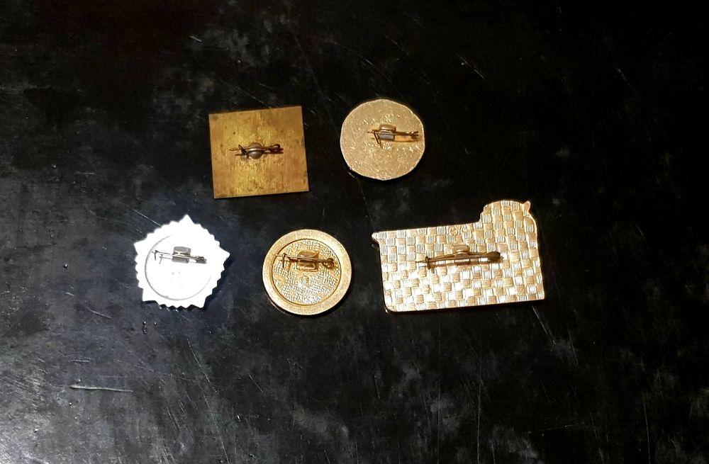 Старые значки СССР пять штук