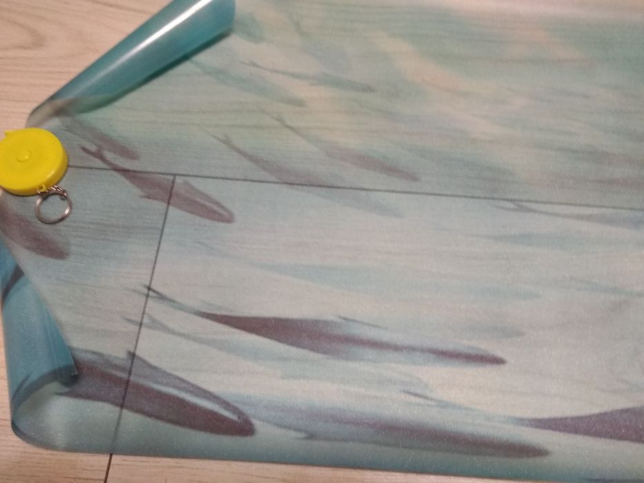 Folia samoprzylepna na okno