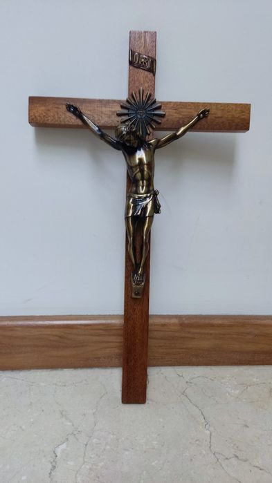 Crucifixos em bom estado