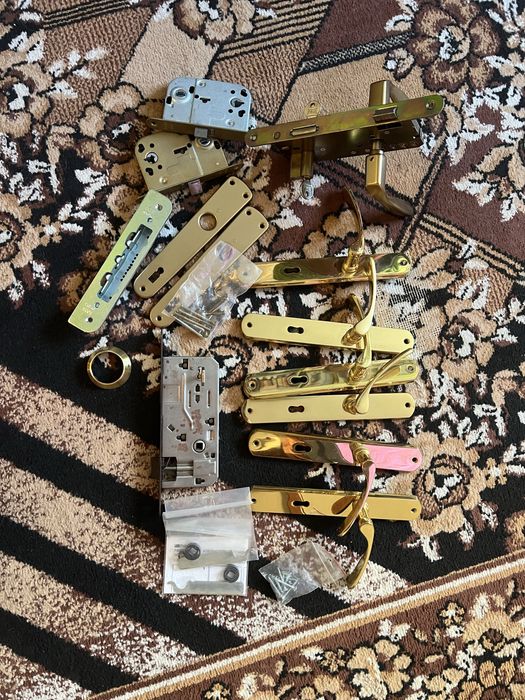 Замки и фурнитура