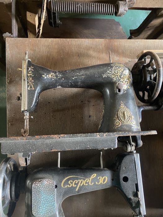 Продам дві швейні машинки