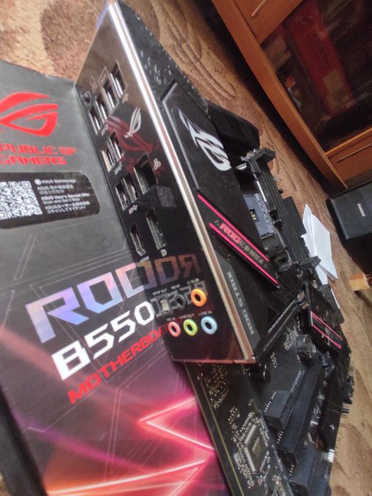 Материнська плата Asus ROG Strix B550-F Gaming
