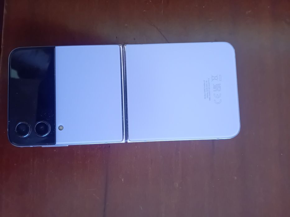 Samsung Galaxy ZFlip4 (128GB)